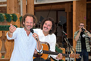 Kabarettist Maximilian „Maxi“ Schafroth zusammen mit Gitarrist Markus Schalk (©Foto. Ingrid Grossmann)